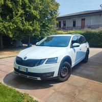SKODA Octavia Scout 4x4 diesel 150cv cambio dsg