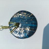 ciondolo in pasta polimerica e alluminio