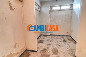 Via Felice Cavallotti - Ampia cantina con wc