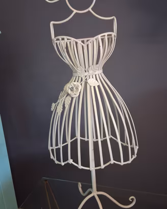 Manichino decorativo in ferro battuto bianco 