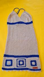 Copricostume fatto a mano ad uncinetto 