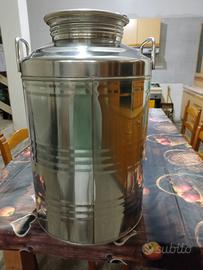 Contenitore per olio in acciaio