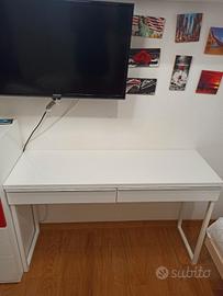 piccola consolle con due cassetti