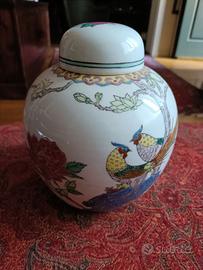 vaso porcellana orientale con decorazioni