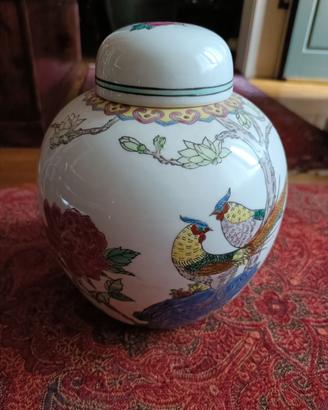 vaso porcellana orientale con decorazioni