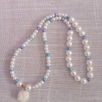 Collana di perle con rosa