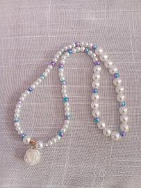 Collana di perle con rosa