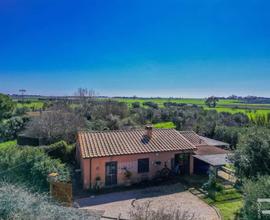 Villa ristrutturata con vista sulla campagna