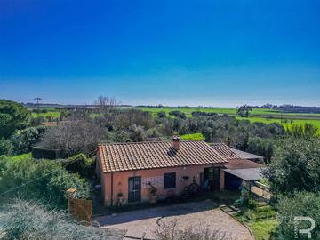 Villa ristrutturata con vista sulla campagna