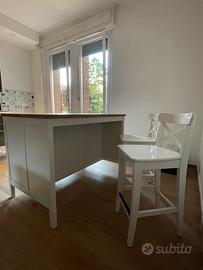 Isola Ikea + sgabelli bar con schinale
