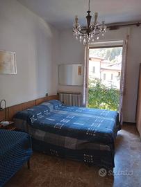 Monolocale arredato con balcone a Magreglio