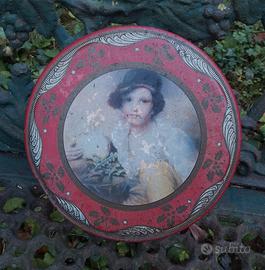 Scatola di latta inglese - ragazzo con coniglio