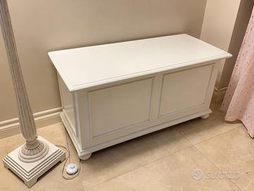 Cassapanca contenitore in legno laccato bianco
