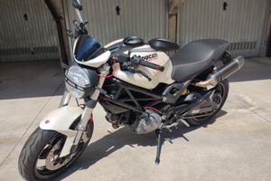 Ducati Monster 696+ - 2010