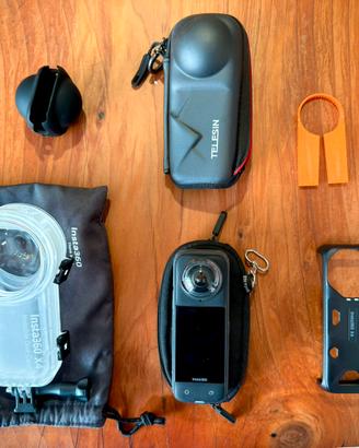 Insta360 X4 8k 360’ + numerosi accessori