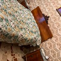 Letto matrimoniale d'epoca bombato in noce