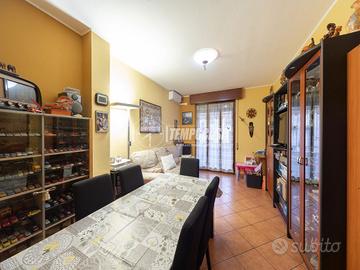 TRE LOCALI RISTRUTTURATO CON BALCONE !!