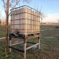 cisterna da 1000 litri con supporto 