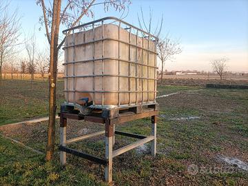 cisterna da 1000 litri con supporto 