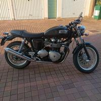 Triumph thruxton 900