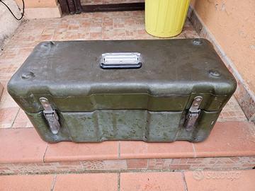 CASSA VERDE MILITARE VINTAGE IN VETRORESINA