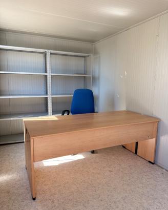 SCRIVANIE E SEDIE DA UFFICIO IN LEGNO