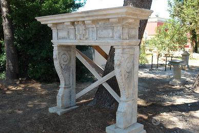 CAMINO RINASCIMENTALE IN PIETRA LECCESE ANTICA