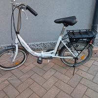 E-bike pieghevole a pedalata assistita 