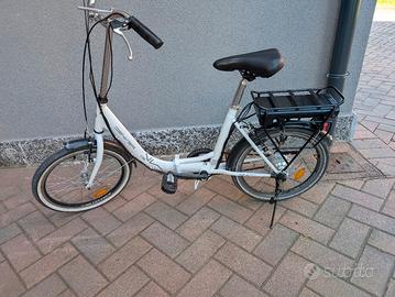 E-bike pieghevole a pedalata assistita 