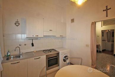 Bettolle (SI), appartamento con locale rimessa