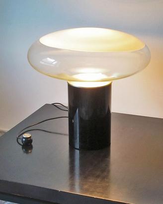 Lampada da tavolo Gill di Roberto Pamio