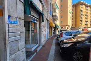 NEGOZIO A GENOVA