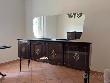 Tavolo e mobili da salotto