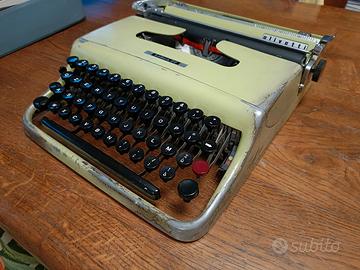 macchina da scrivere olivetti lettera 22 