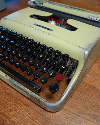 macchina da scrivere olivetti lettera 22 