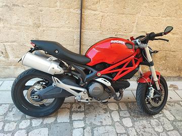 DUCATI MONSTER 696