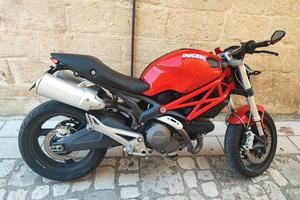 DUCATI MONSTER 696