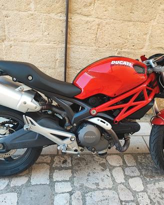 DUCATI MONSTER 696 
