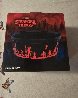 Dinner Set Stranger Thinks - Netflix 