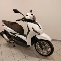 Piaggio Beverly 300 Bauletto omaggio+INTERESSI ZER