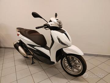 Piaggio Beverly 300 Bauletto omaggio+INTERESSI ZER