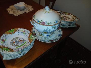 Servizio antico in ceramica