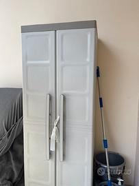 Armadio porta scope da esterno/interno semi nuovo