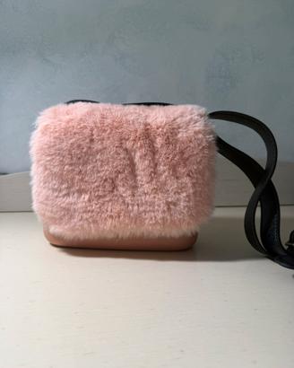 Borsa a tracolla in pelliccia rosa