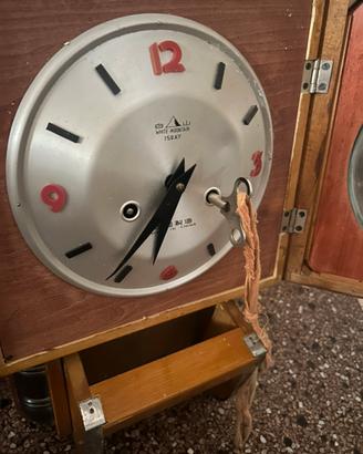 Orologio da parete automatico