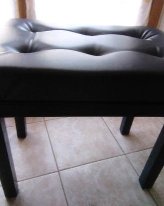 Sedia regolabile per pianoforte.