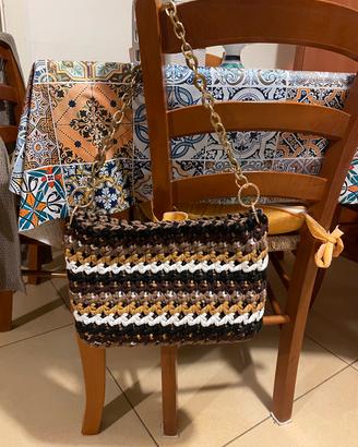 Borsa a spalla artigianale all'uncinetto