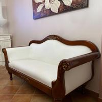 Coppia di divani identici