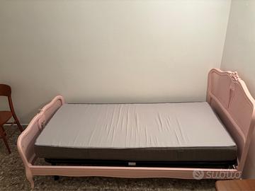 letto singolo in legno con materasso mai usato