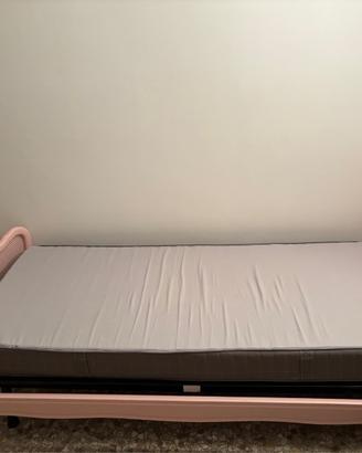 letto singolo in legno con materasso mai usato